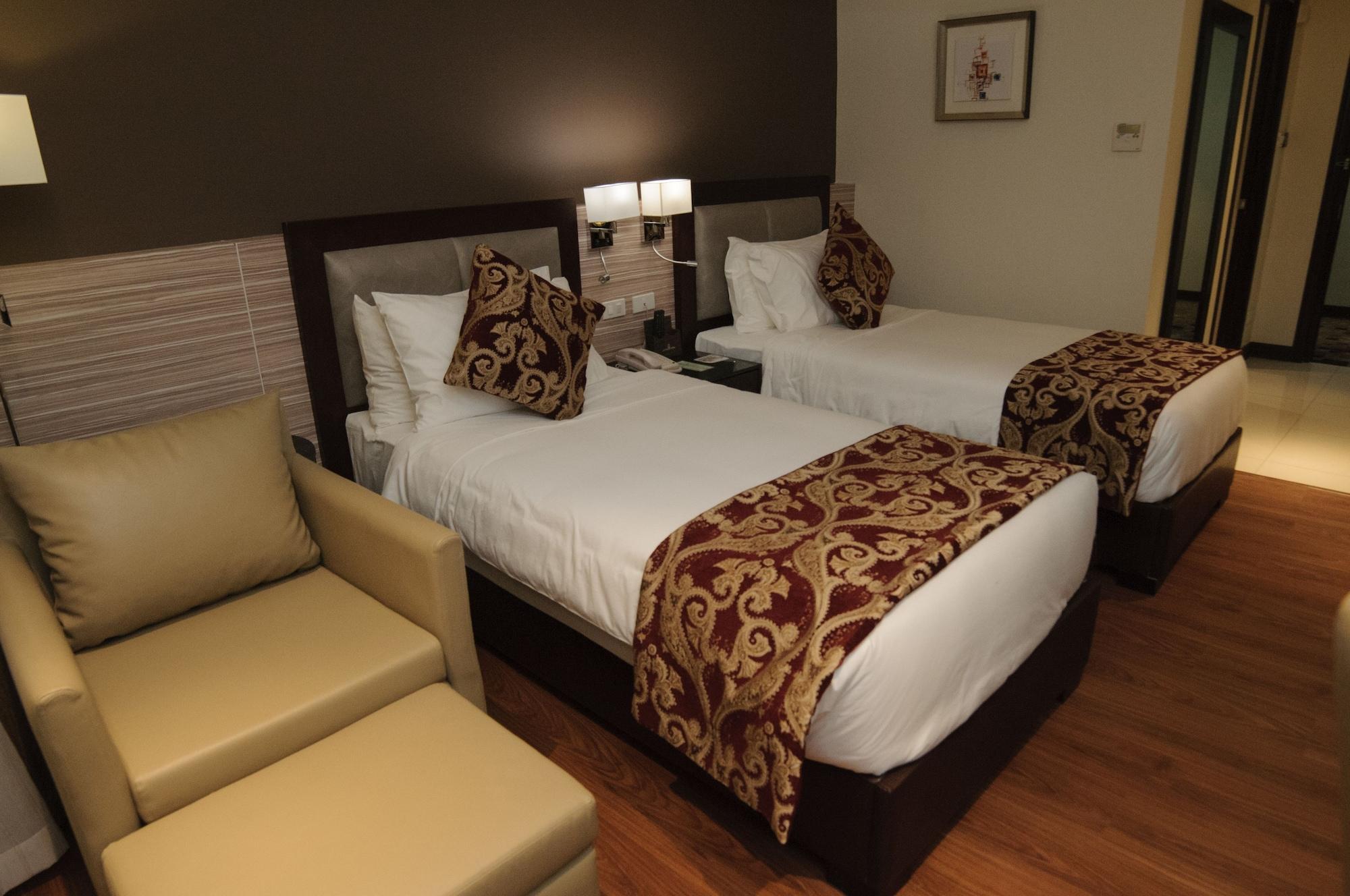 Brentwood Suites Ciudad Quezon Exterior foto
