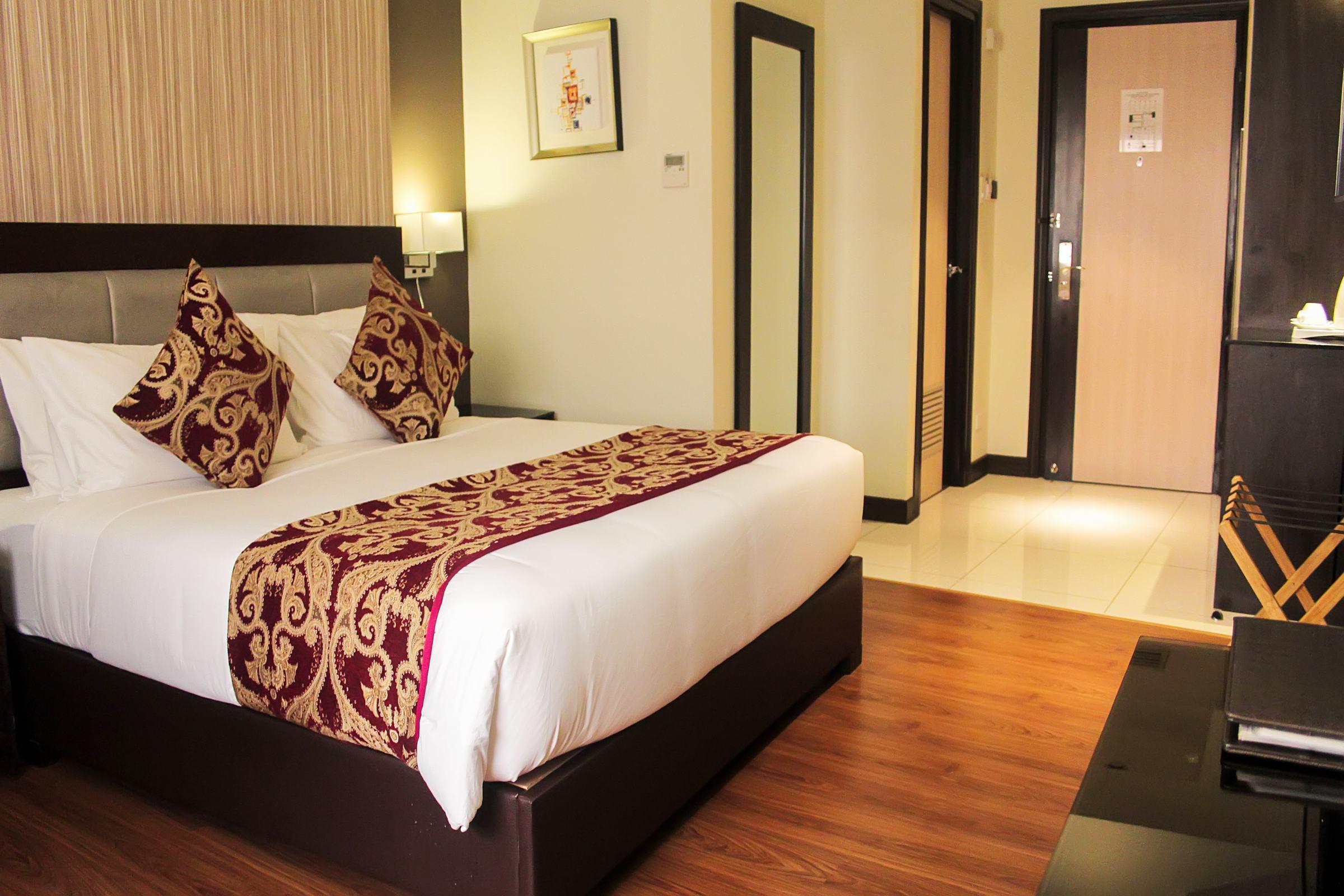 Brentwood Suites Ciudad Quezon Exterior foto