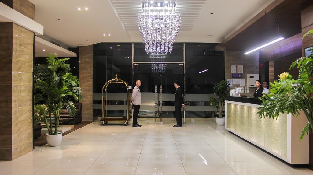 Brentwood Suites Ciudad Quezon Exterior foto