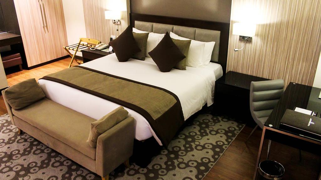 Brentwood Suites Ciudad Quezon Exterior foto