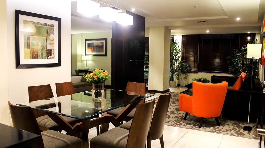Brentwood Suites Ciudad Quezon Exterior foto