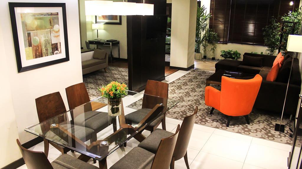 Brentwood Suites Ciudad Quezon Exterior foto