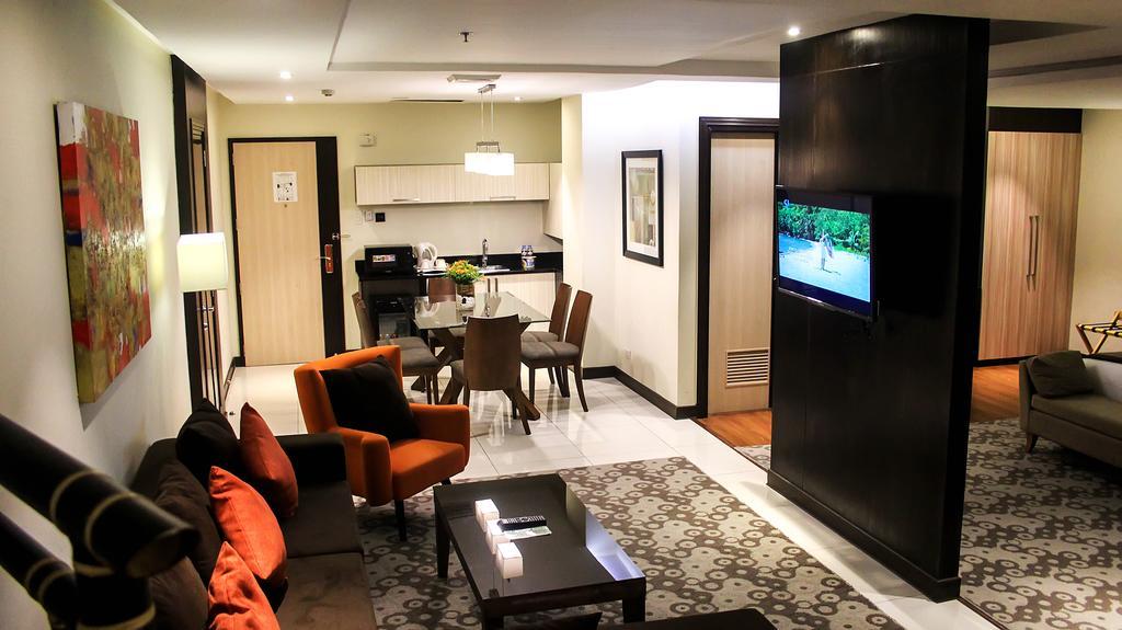 Brentwood Suites Ciudad Quezon Exterior foto