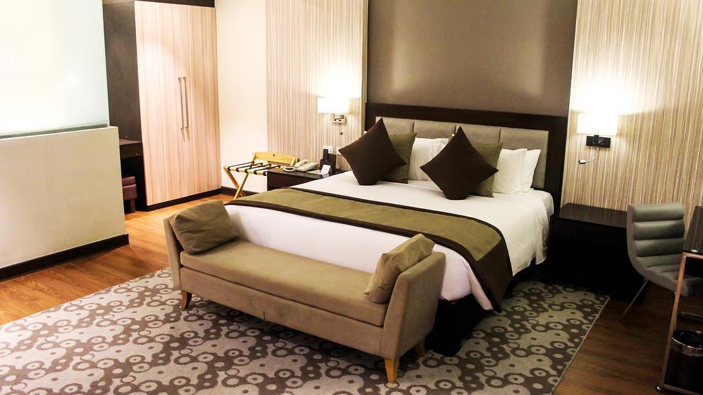 Brentwood Suites Ciudad Quezon Exterior foto