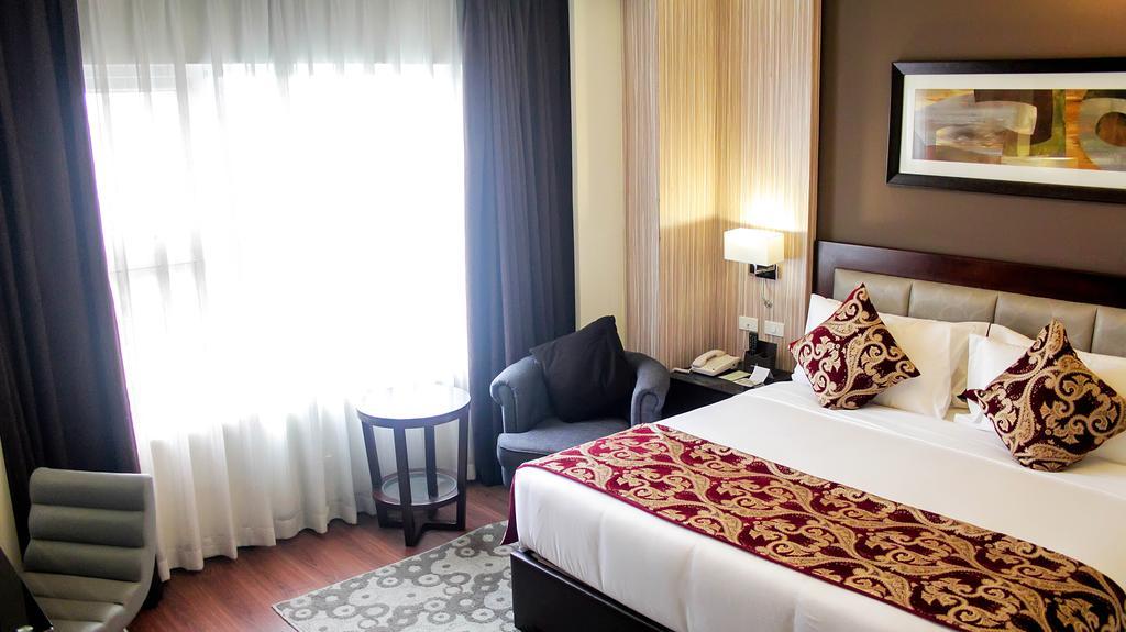 Brentwood Suites Ciudad Quezon Exterior foto