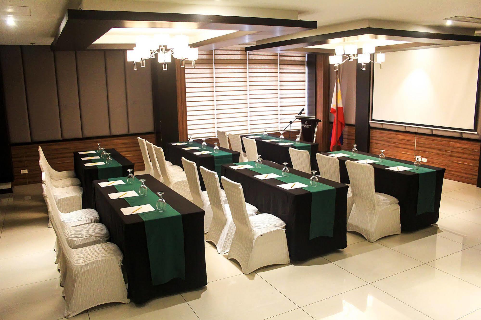 Brentwood Suites Ciudad Quezon Exterior foto