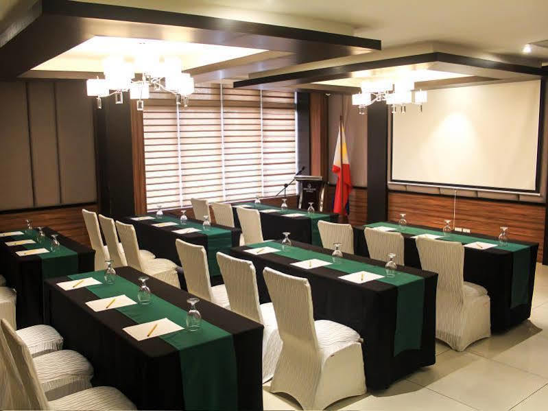 Brentwood Suites Ciudad Quezon Exterior foto